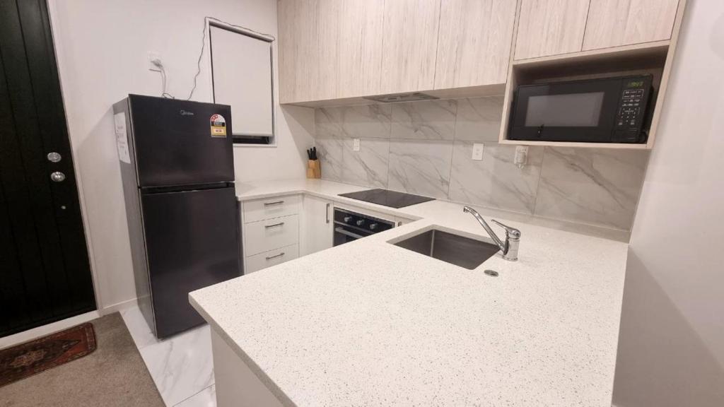 Entire Modern 2-Bedroom Townhouse -10 min to Airport & Sylvia Park - Resim 32