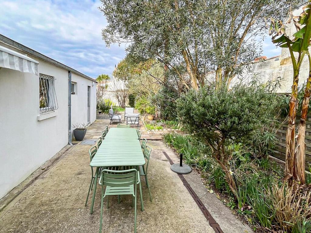 Κήπος έξω από το Le Voilier