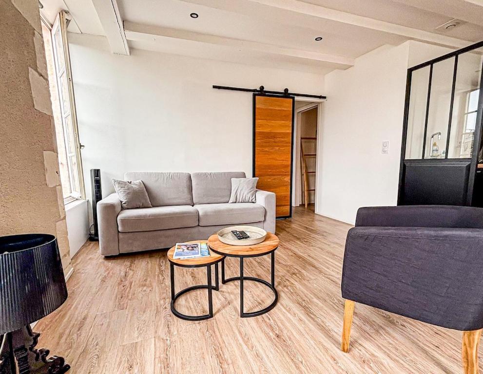 Posezení v ubytování Le Toit du Marché à 5 min du port