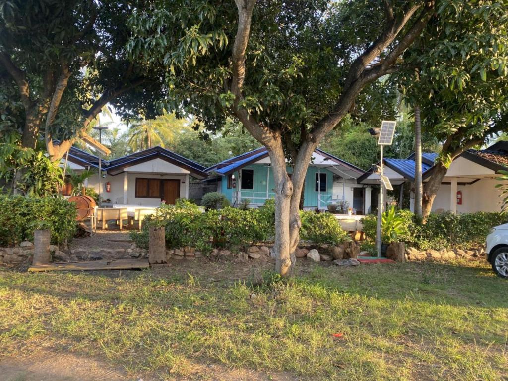 Zahrada ubytování Pineapple Resort Sam roi yot