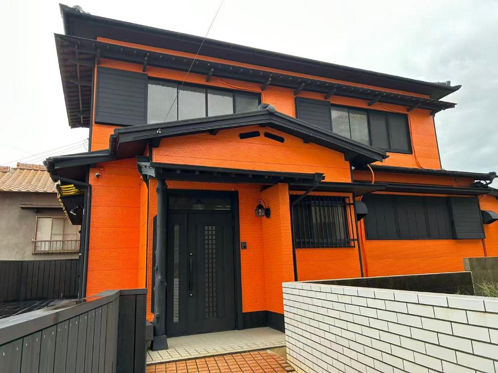 Το κτήριο όπου στεγάζεται  η παραθεριστική κατοικία