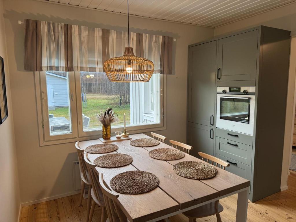 Lakeside holiday home photo