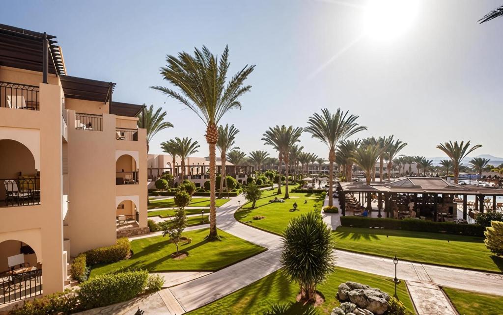 JAZ Lamaya Resort - 4