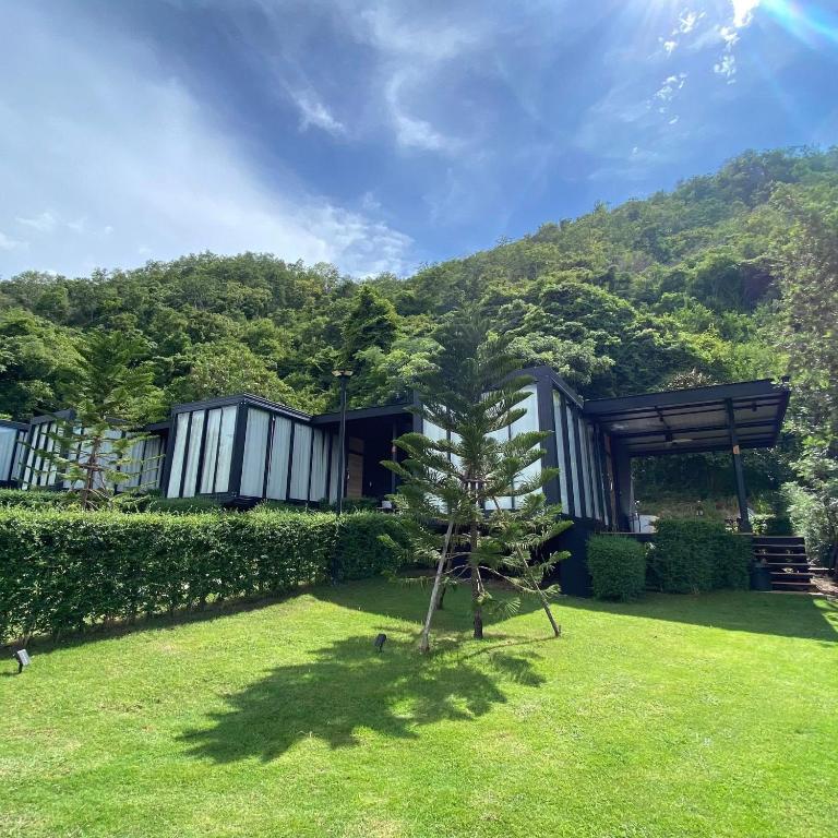 a house with a tree in the middle of a yard at Naramountainkhaoyai in Ban Tha Chang