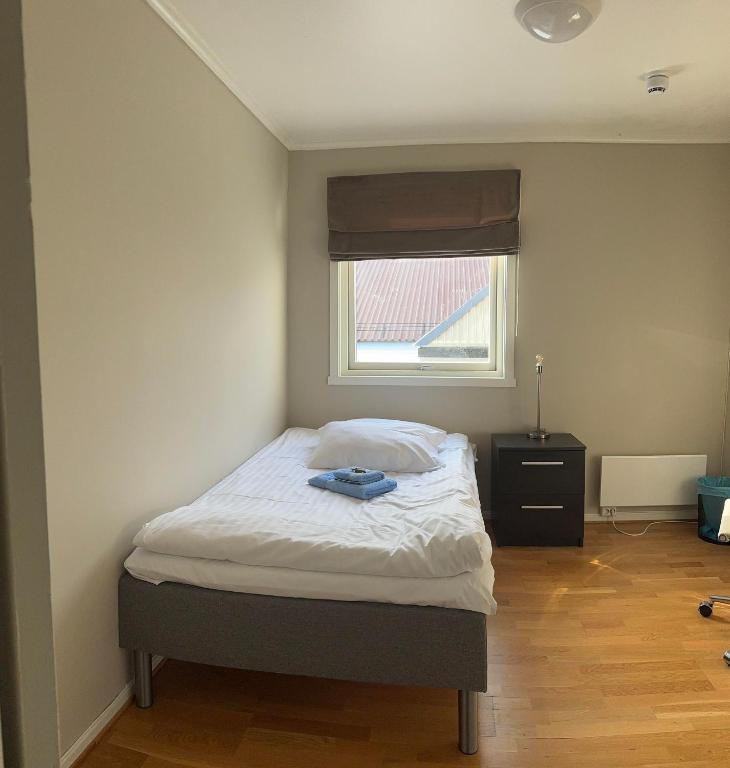 8 Seasons Hotel - Budget Single Room