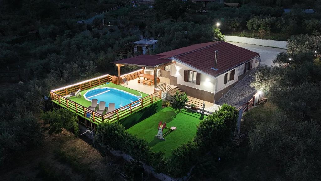 an overhead view of a house with a swimming pool at Villa Aurora&Giulia in Avella