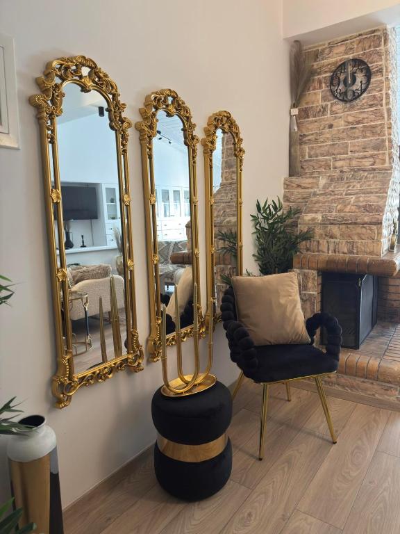 Χώρος καθιστικού στο Julies Homes