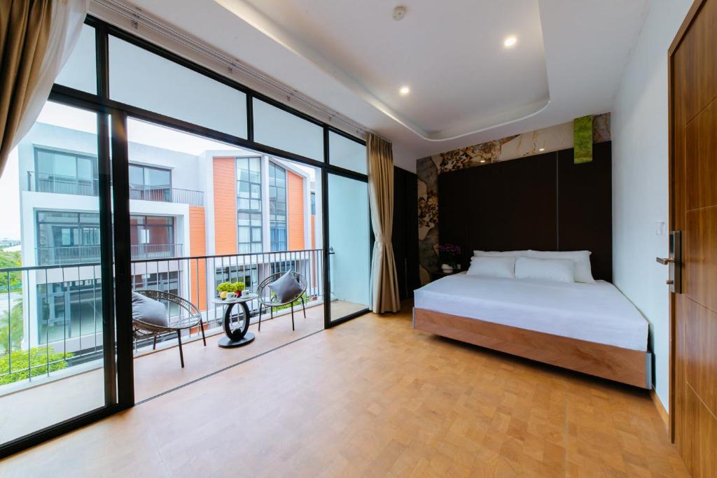 Postel nebo postele na pokoji v ubytování Paradise Bay Hotel - Vinhomes Ocean Park 3