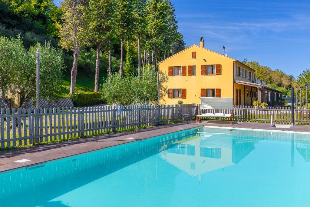 Bazén v ubytování Villa Collevento nebo v jeho okolí