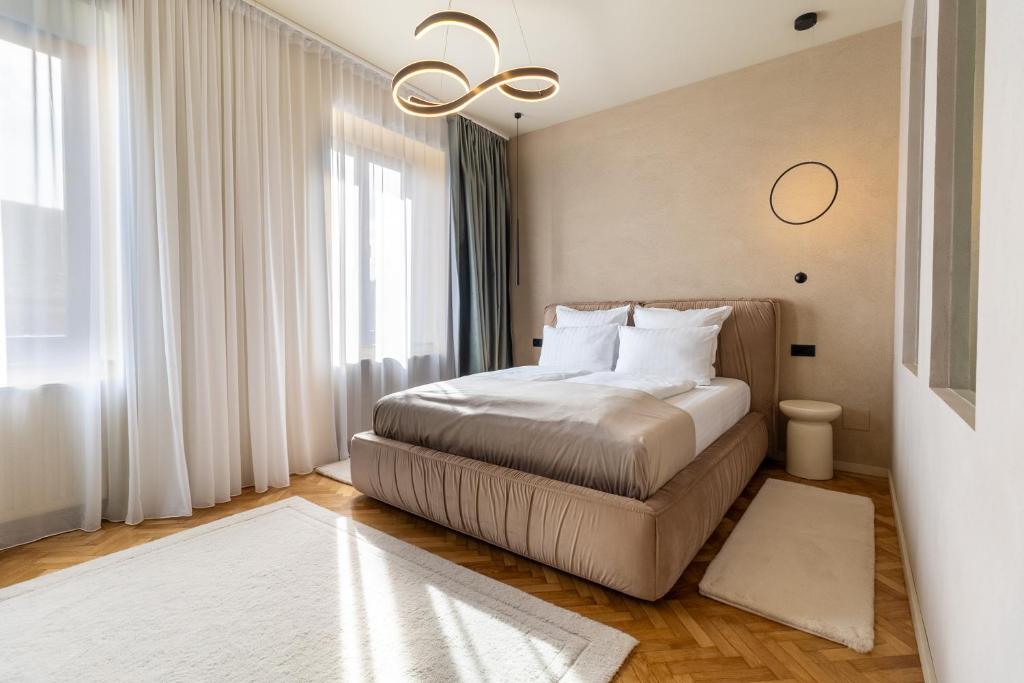 Postel nebo postele na pokoji v ubytování Rabbit Hole Superior Extension