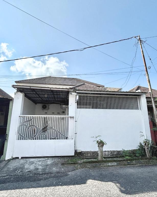 a white house with a white garage door at Perumahan Graha Permata Kota Selagalas blok EB-20 in Tjakranegara