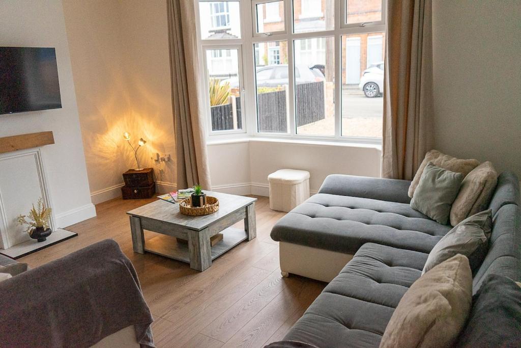 Χώρος καθιστικού στο Cosy 2BR House - Space Centre - Free Parking