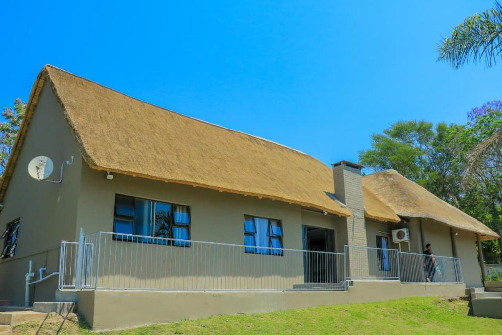 a house with a thatched roof and a porch at Phola La Bed and Breakfast in Melmoth