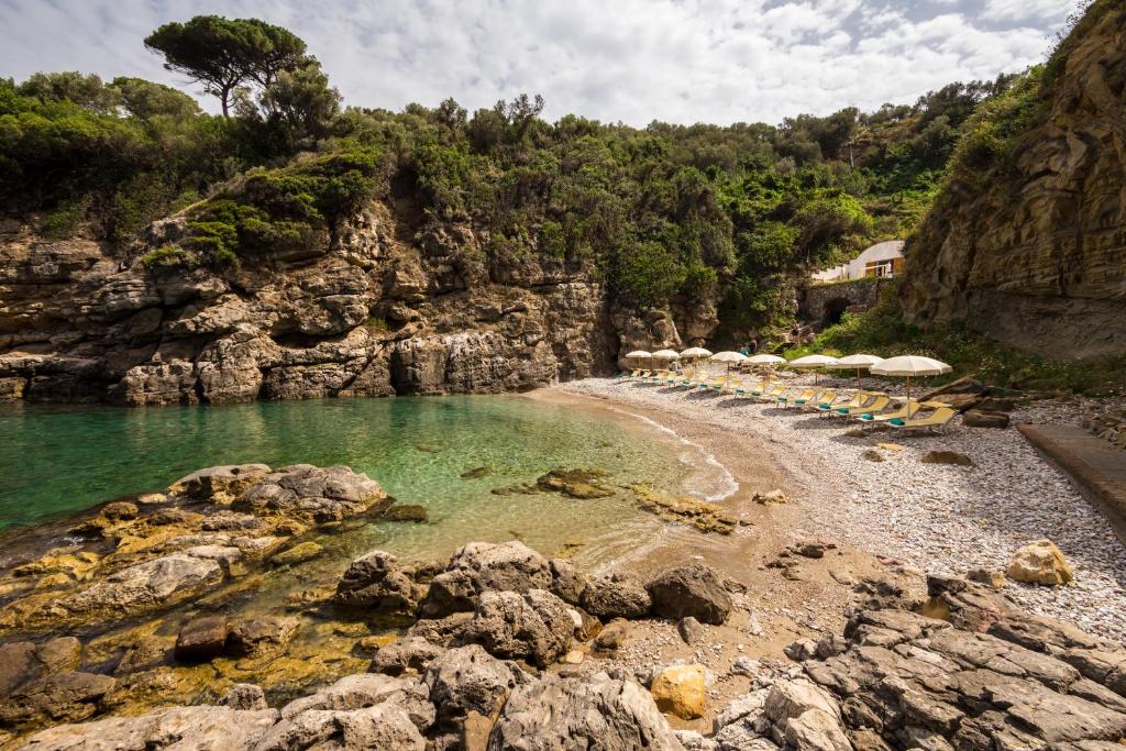 a group of umbrellas and chairs on a beach at Relais Regina Giovanna in Sorrento