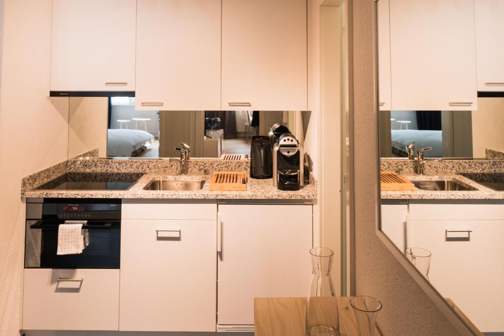 Kuchyň nebo kuchyňský kout v ubytování Stylish Apartment in the Heart of Zug by Airhome