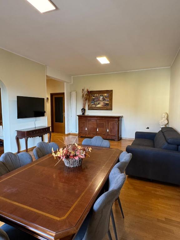 a living room with a table and a couch at Da Chloe in Anagni