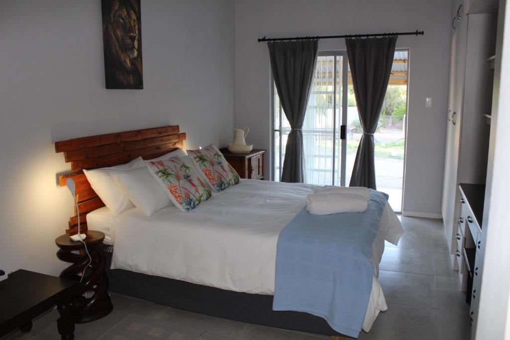 Giường trong phòng chung tại Lion of Judah