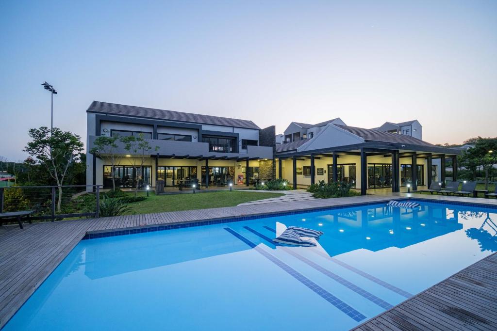 Piscina de la sau aproape de 244 Ballito Village