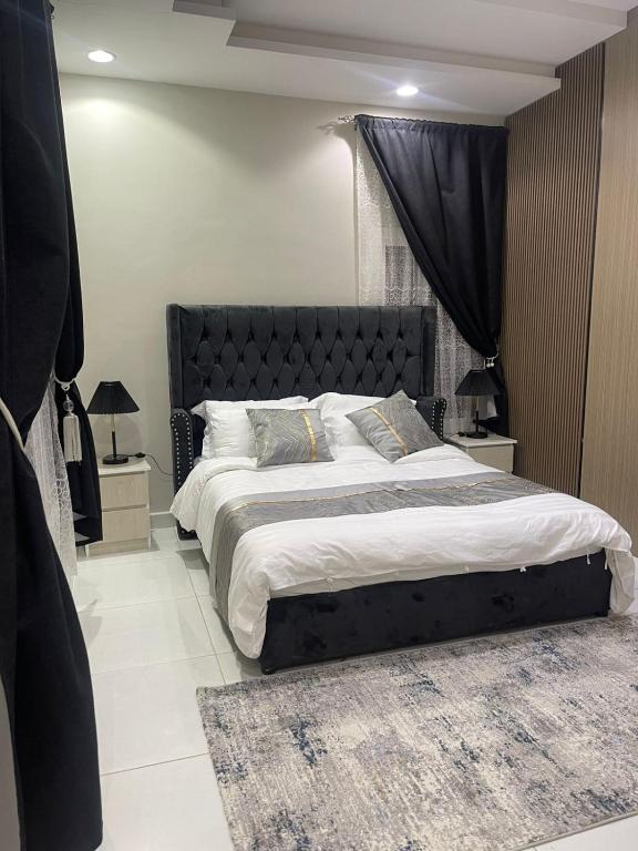 Postel nebo postele na pokoji v ubytování شقه فندقيه فاخره بدخول ذاتي