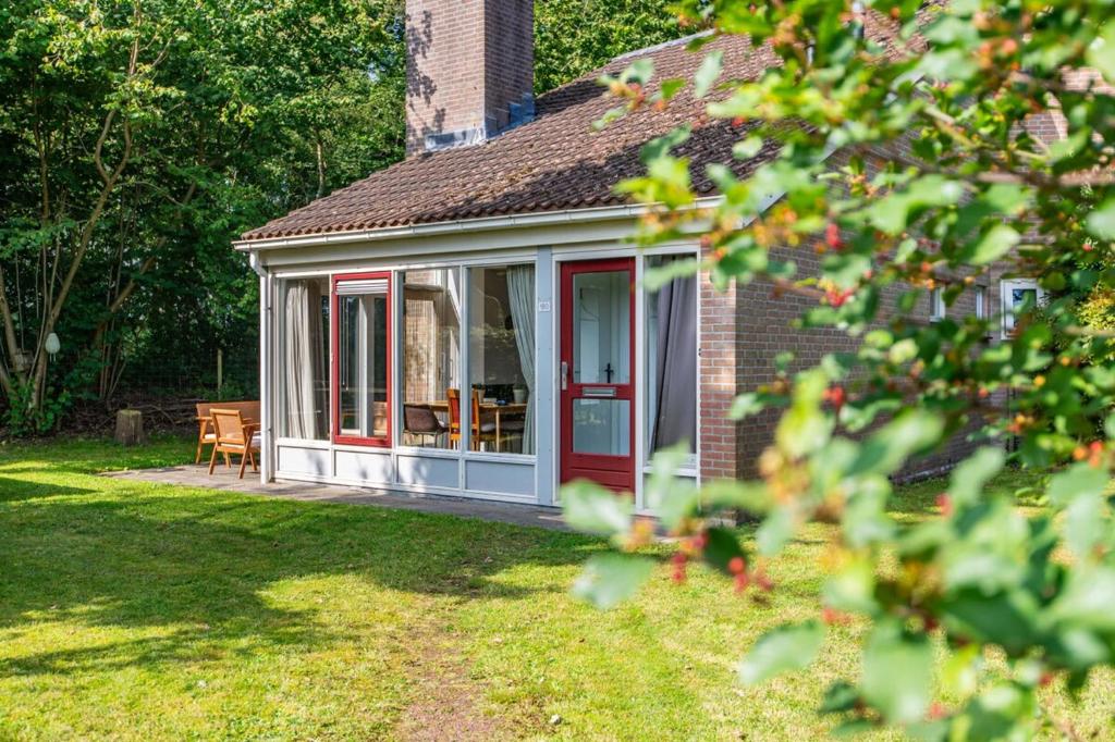 Κήπος έξω από το De Holenduif I Stijlvol en gerenoveerd vakantiehuis