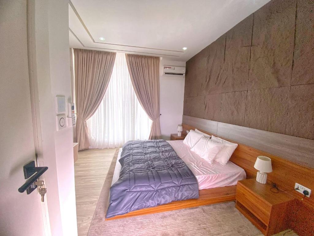 Una cama o camas en una habitación de Elysian Villa