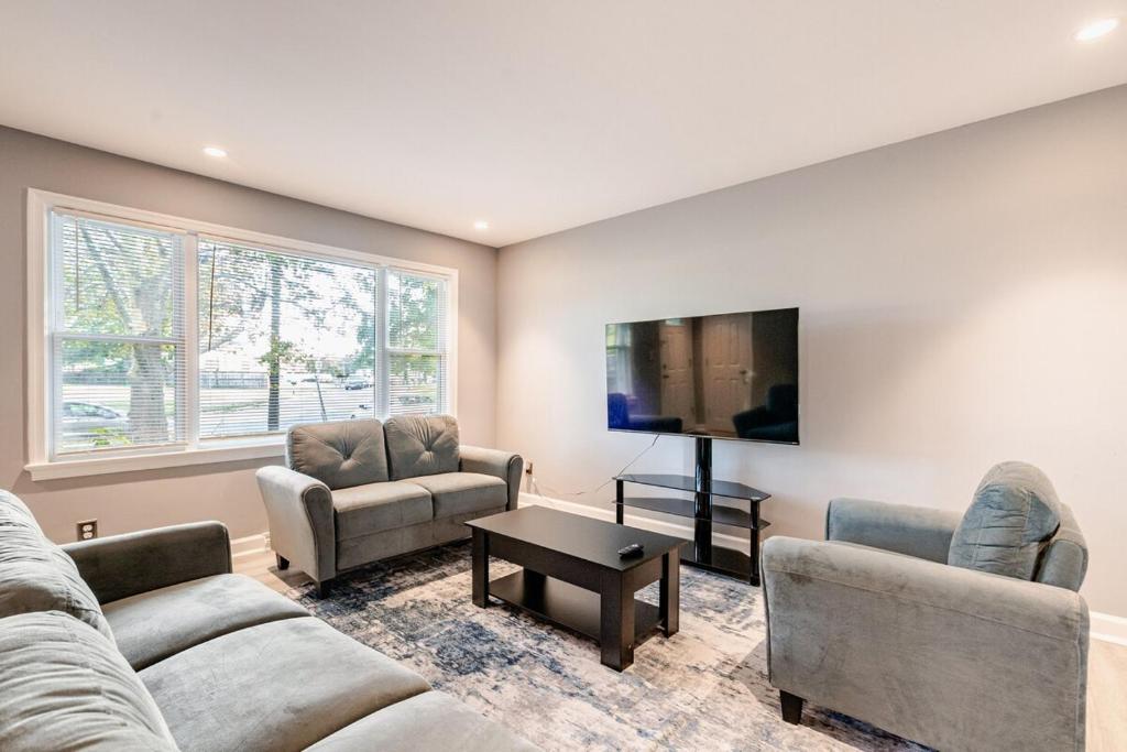 a living room with couches and a flat screen tv at 3 Bedroom home near DC in Oxon Hill
