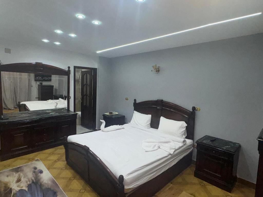 a bedroom with a bed with a mirror and a piano at home in the pyramids in Cairo