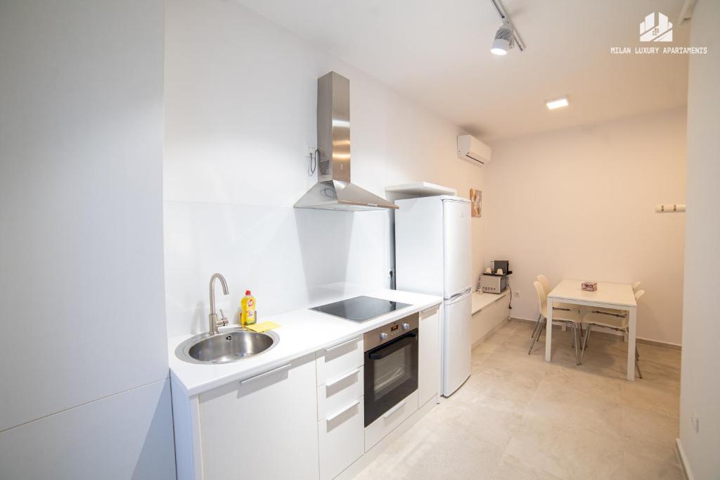 Η κουζίνα ή μικρή κουζίνα στο Milan Luxury Studio IV-Brasov#near Coresi