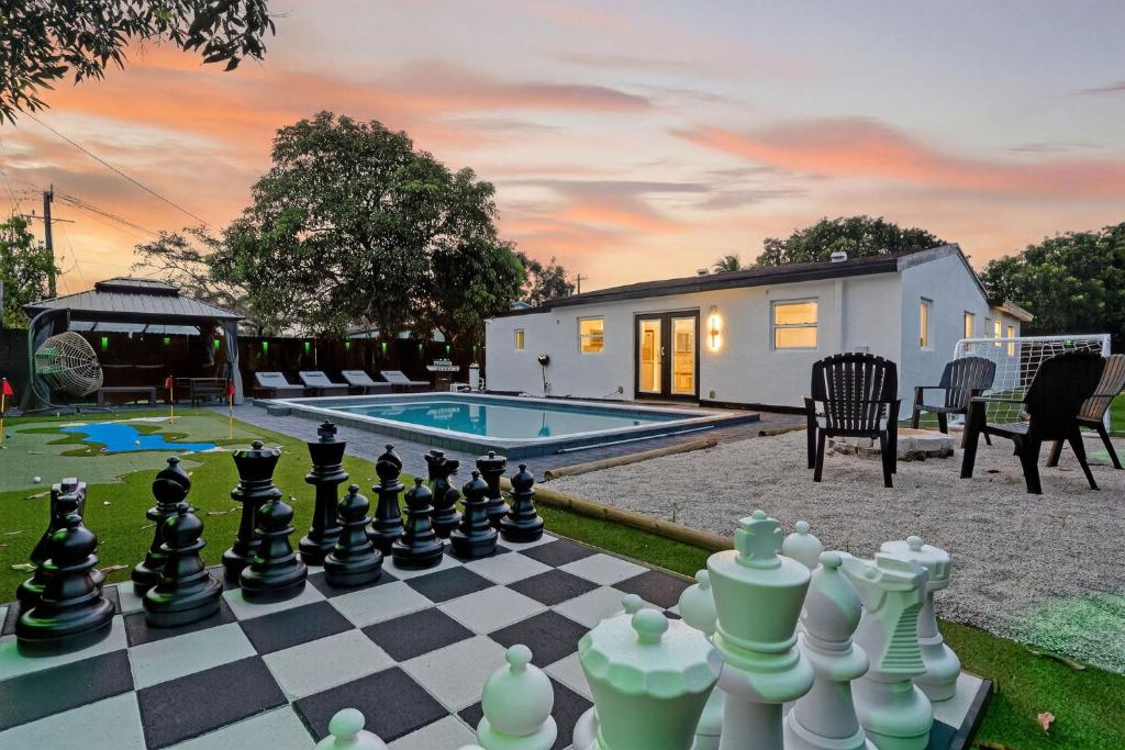 Πισίνα στο ή κοντά στο Heated Pool Home - Mini Golf & Soccer & Firepit