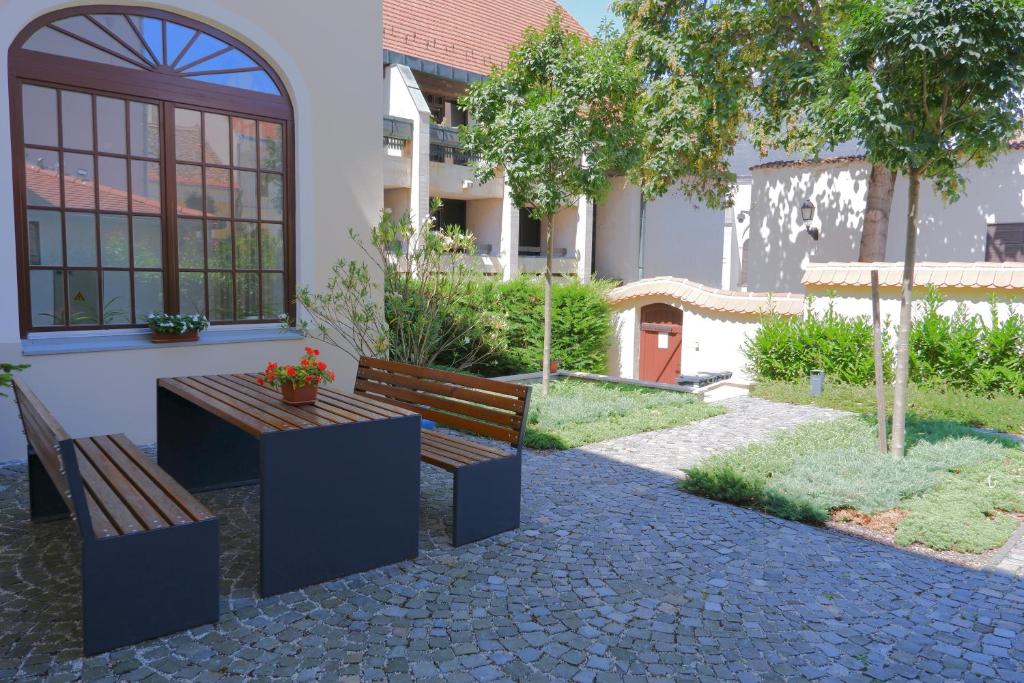 Domus Peregrini Apartmanok - Resim 13