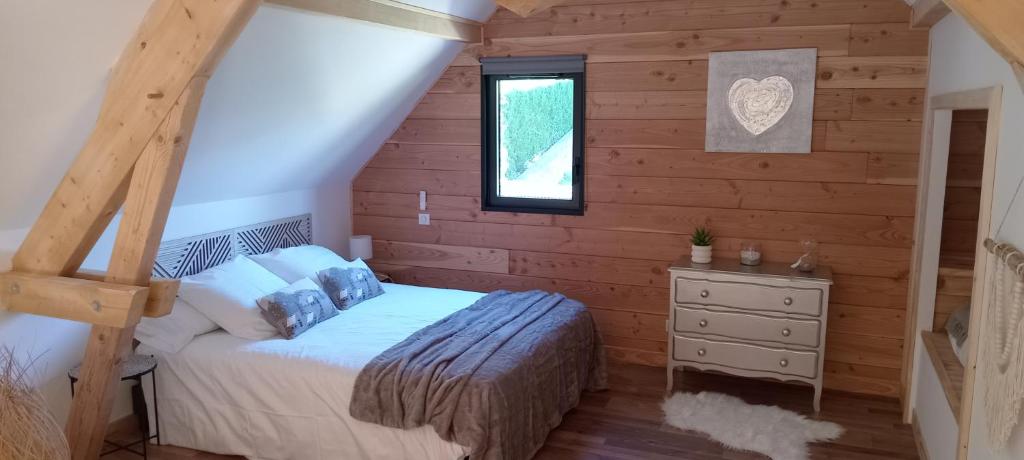 Giường trong phòng chung tại Chalet Neuf Pyrénéen 8 pers - Proche Ski & Grands sites