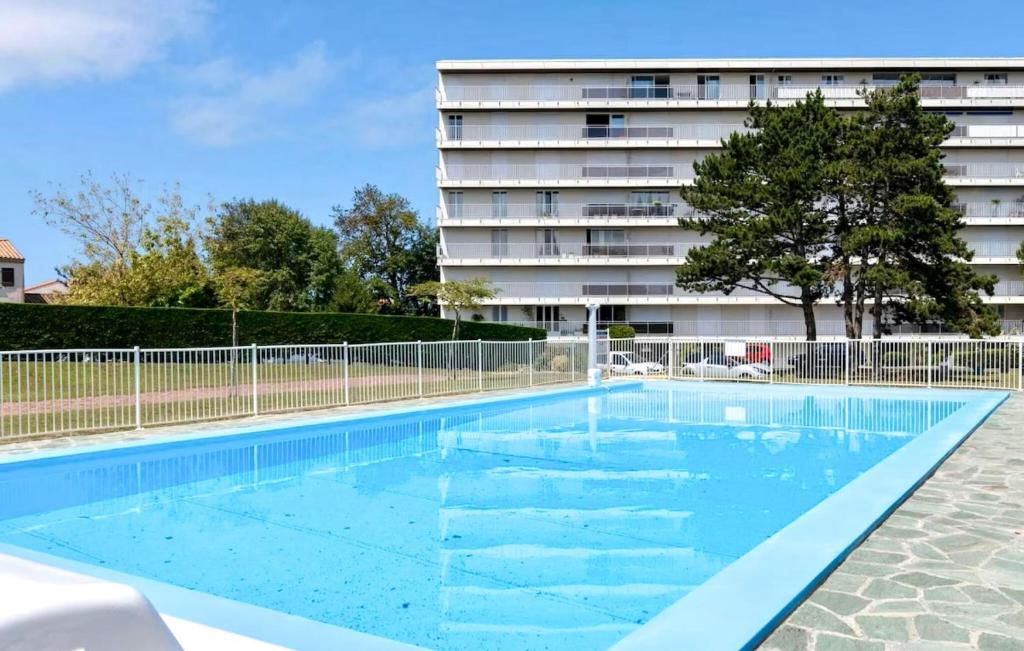 a large swimming pool in front of a building at Charmant Appartement Vue Mer in Saint-Georges-de-Didonne
