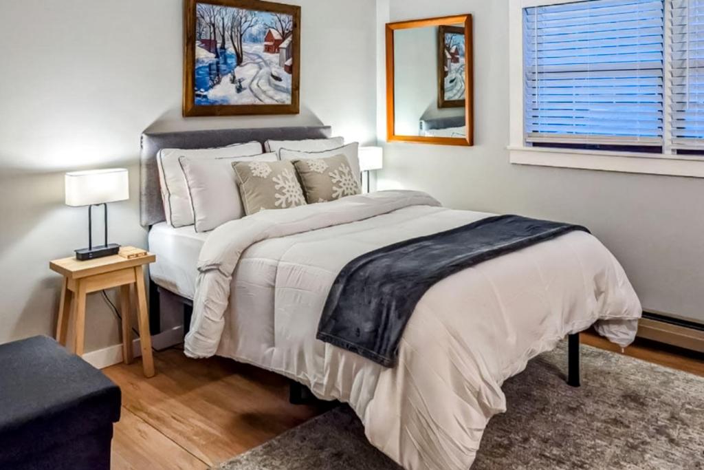 a bedroom with a large bed and a window at Champagne Supernova & Ludlow Lax in Ludlow