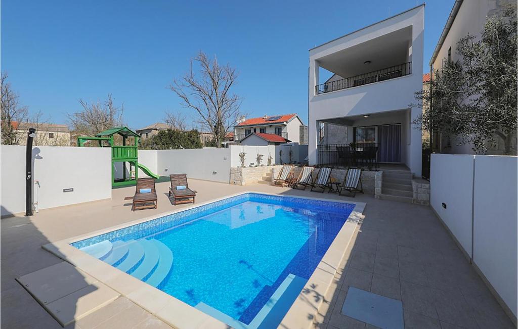 Bazén v ubytování Stunning Home In Privlaka nebo v jeho okolí