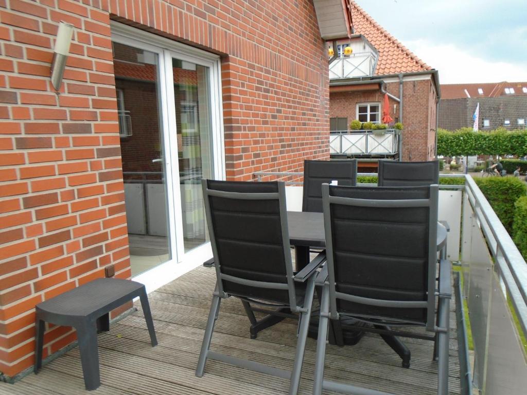a table and chairs sitting on a balcony at Ferienwohnung Hilbers in Horumersiel