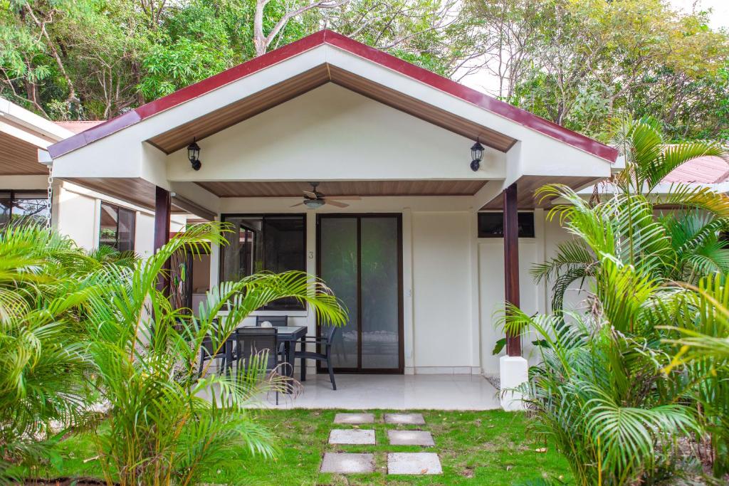 Κήπος έξω από το Nosara Beach Cabins