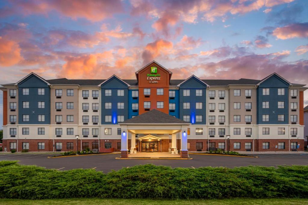 Holiday Inn Express & Suites Indianapolis - East by IHG photo