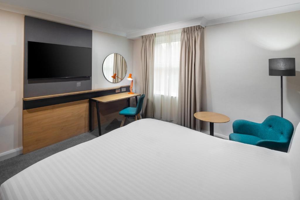 Holiday Inn Farnborough, an IHG Hotel - 