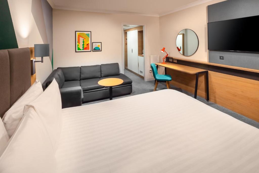 Holiday Inn Farnborough, an IHG Hotel - 