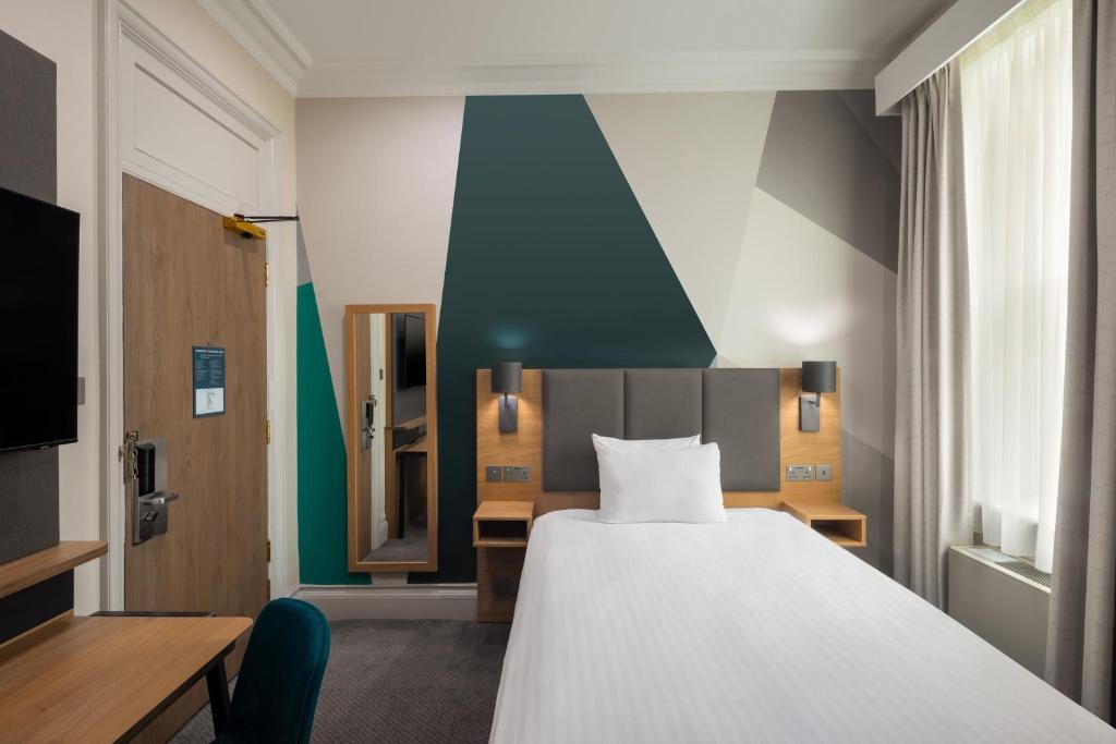 Holiday Inn Farnborough, an IHG Hotel - 