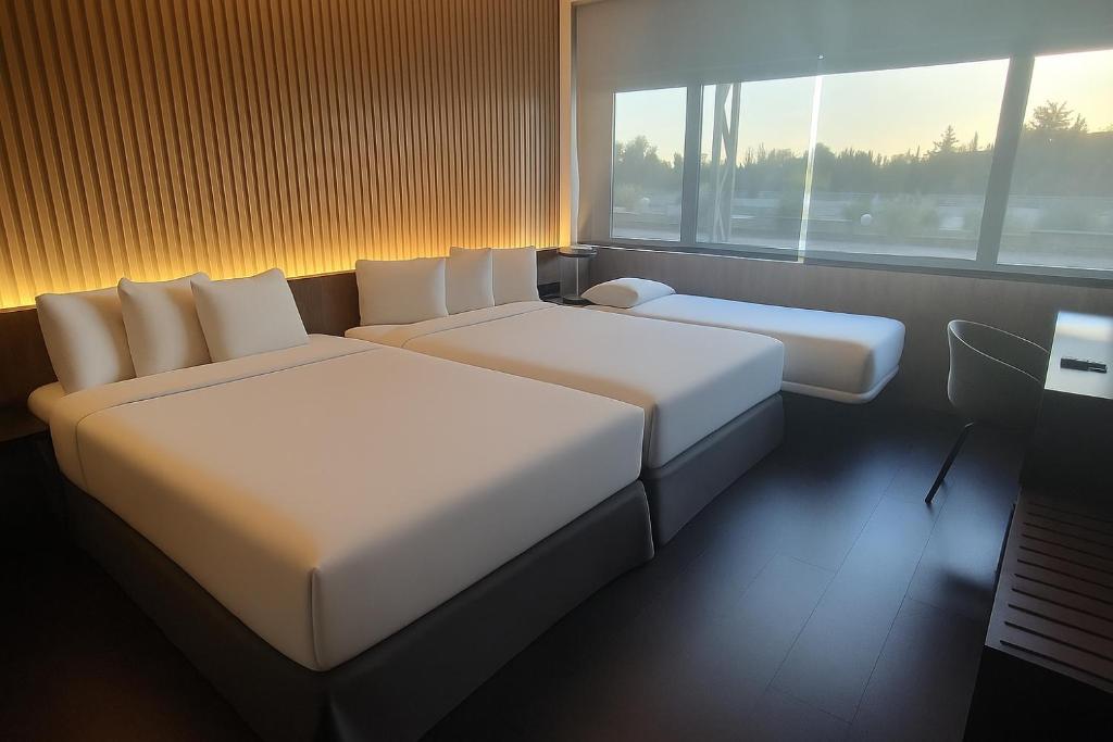 BAH Barcelona Airport Hotel photo