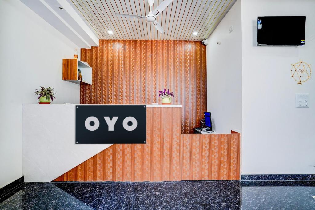 an office lobby with an ovo sign on the wall at Hotel O Airport Suites in Muthugadahalli
