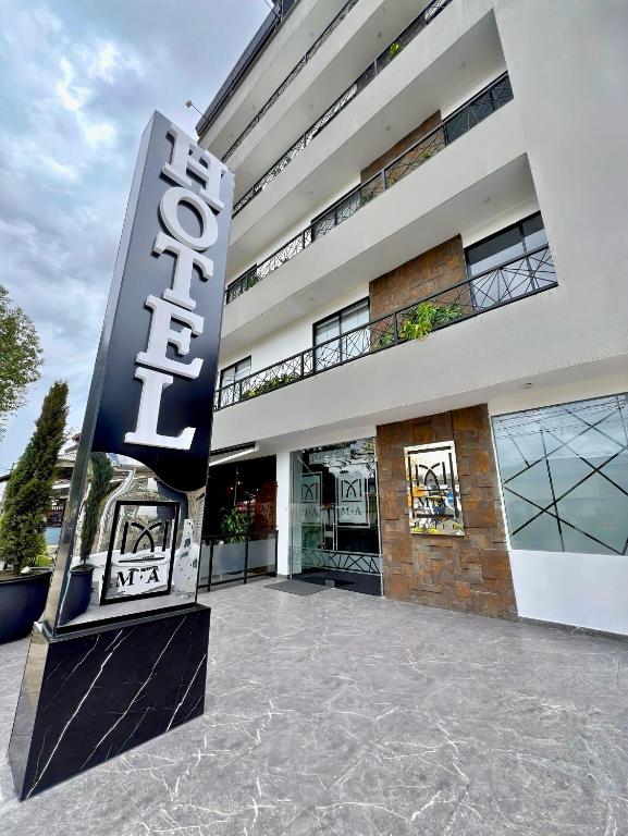 Το κτήριο όπου στεγάζεται το ξενοδοχείο