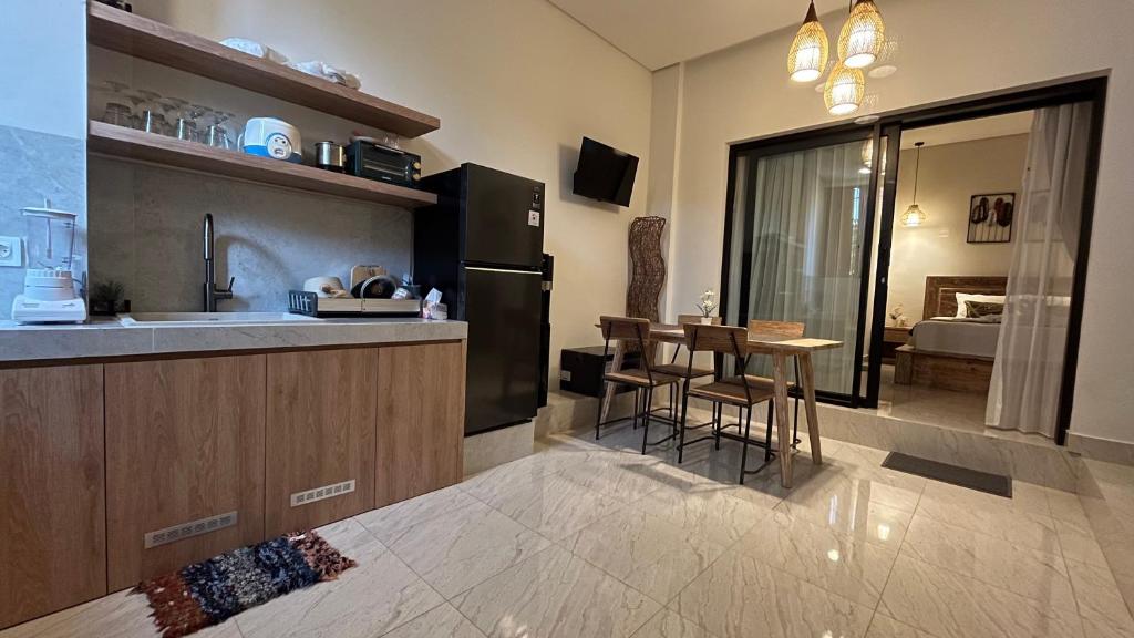 Kuchyň nebo kuchyňský kout v ubytování Puspa Private Guest House