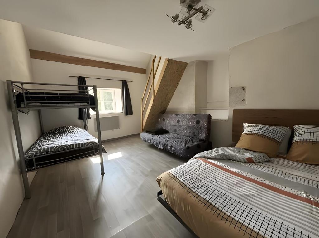 Postel nebo postele na pokoji v ubytování Gite de scène