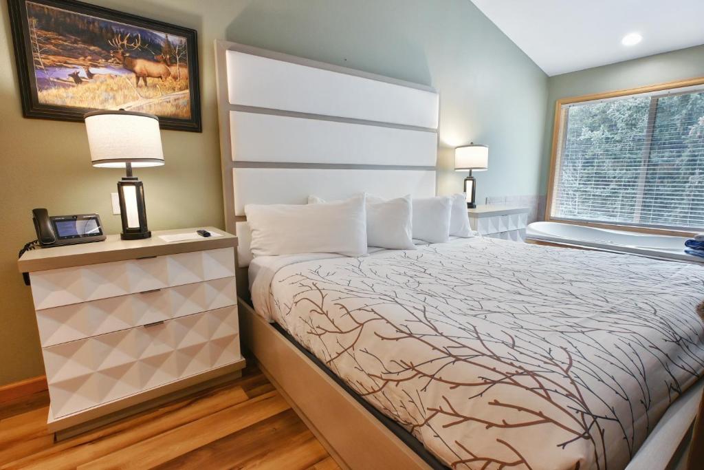 Stonebrook Resort - Adult Only - Riverfront Suite