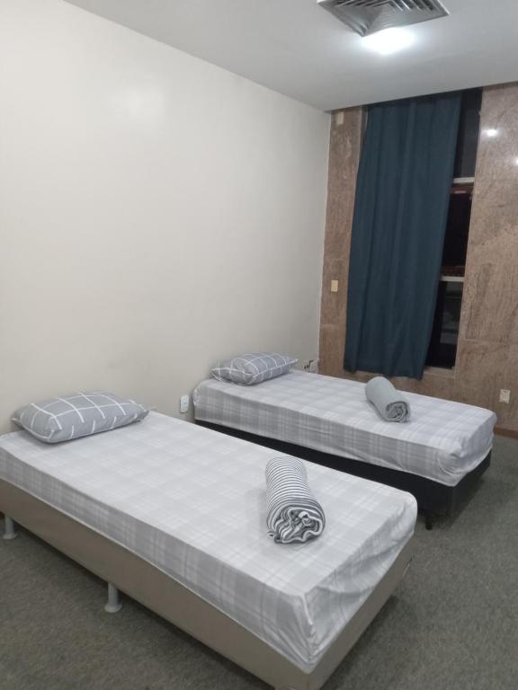 En eller flere senge i et værelse på Kitnet Candelária