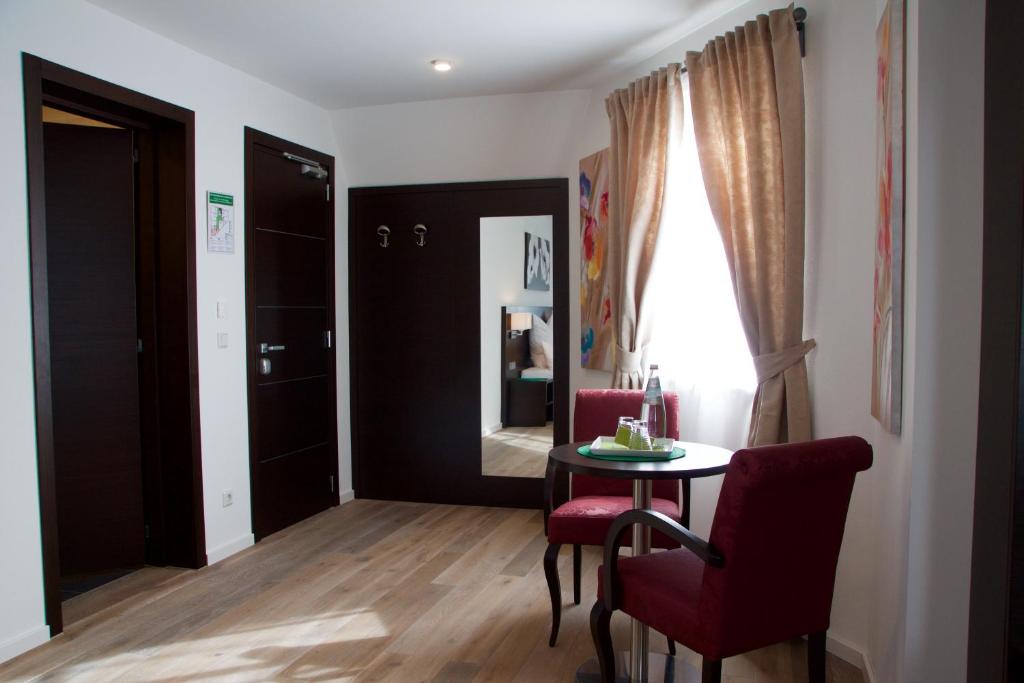 Posezení v ubytování Hotel im Ried