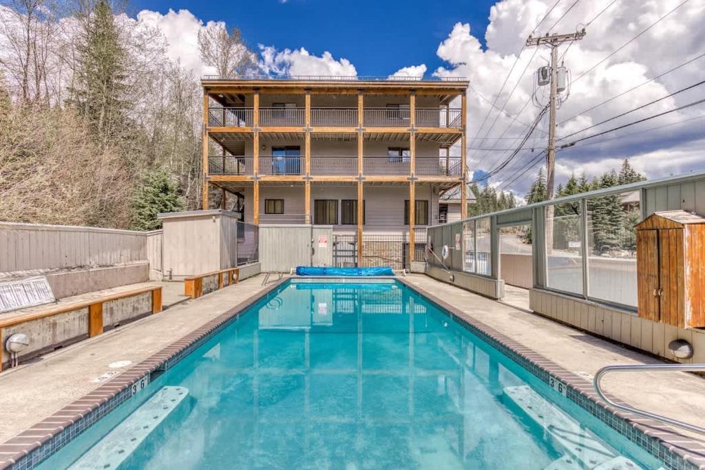 Πισίνα στο ή κοντά στο Thunderhead Lodge Condo 304 - Modern Heated Pool & Games