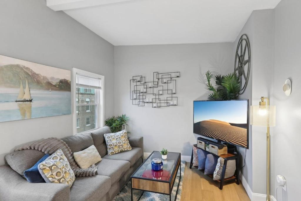 Photo inspiration: New Southie Penthouse Condo With Private Roof Deck Boston Opdaterede Photo Inspiration